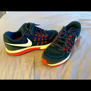 Nike Air Zoom Vomero 11 - Size 9.5